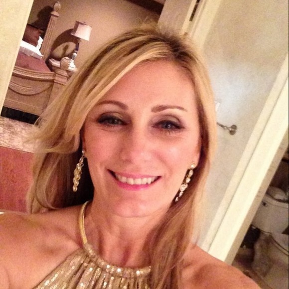 Meet your Posher, Nancy - Picture 1 of 1